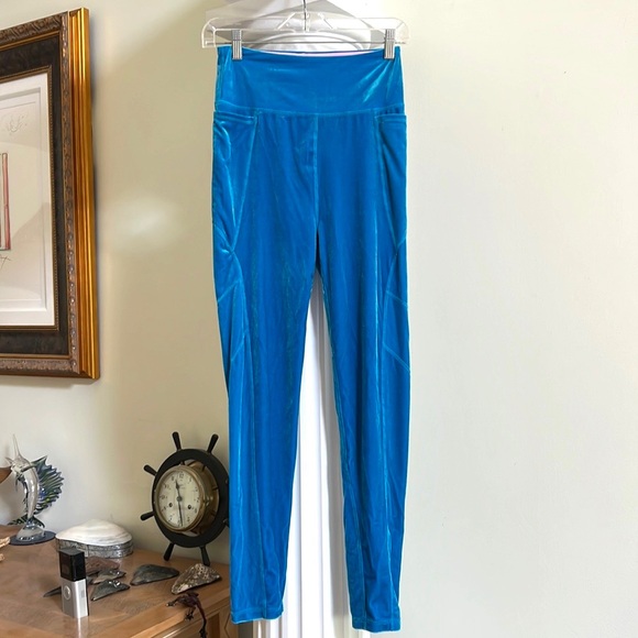 Lilly Pulitzer Luxletic 2 Piece Velvet Tank Weekender High Rise Leggings & Top - Picture 6 of 16